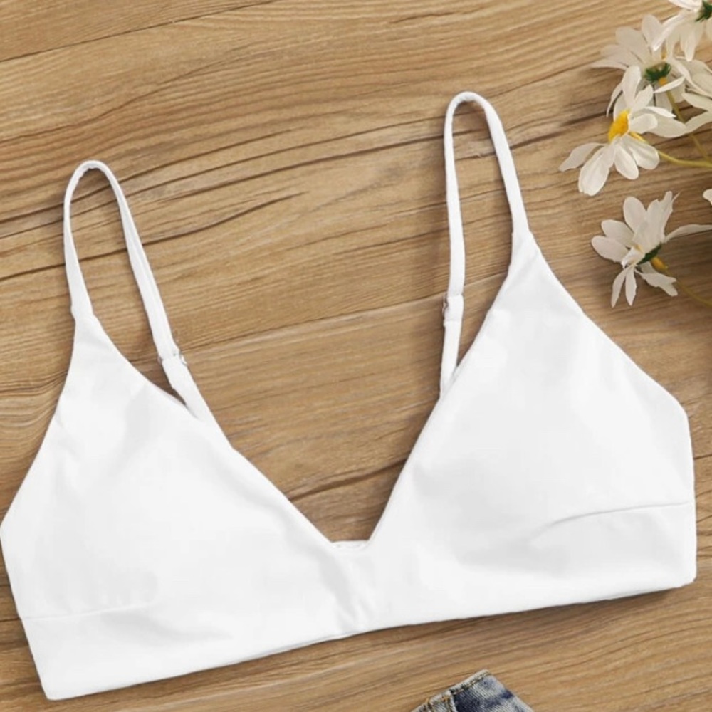 White Bikini Top  👙